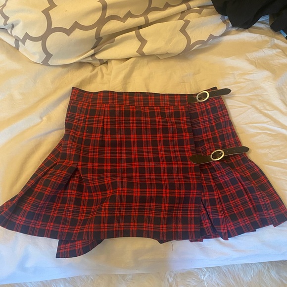 Brandy Melville plaid skirt! - Picture 1 of 3